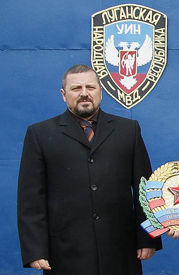 Игорь Корнет, глава МВД ЛНР с августа 2014 года&lt;br>
До 2014 года работал сотрудником уголовного розыска в УМВД Украины в Луганской области. Затем возглавил министерство внутренних дел ЛНР. 20 ноября был отстранен от должности Игорем Плотницким, но отказался покинуть свой пост. Конфликт привел к отставке господина Плотницкого, а глава МВД вернулся к своим обязанностям с 25 ноября
